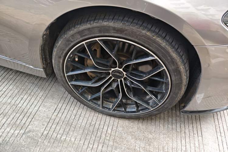 Used BMW 5 Series 2018 Revised 540Li Executive Edition Right Front Wheel Hub