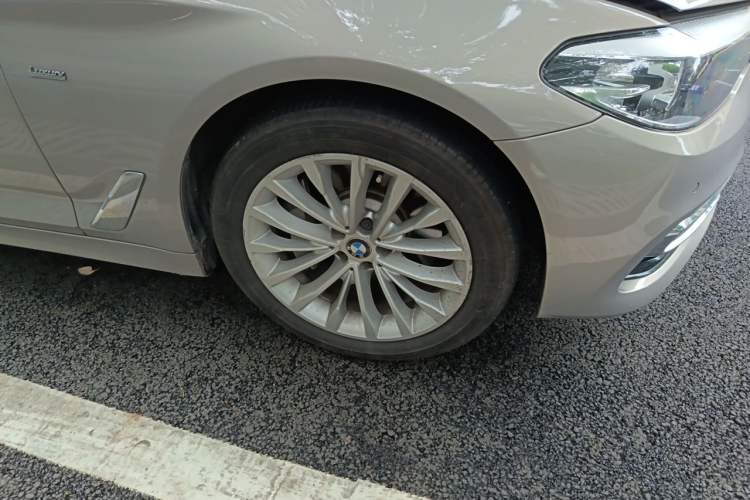 Used BMW 5 Series 2018 530Li Leading Edition Luxury Package Right Front Wheel Hub