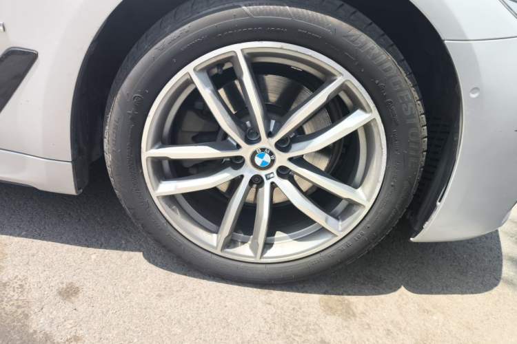 Used BMW 5 Series 2018 525Li M Sport Package Right Front Wheel Hub