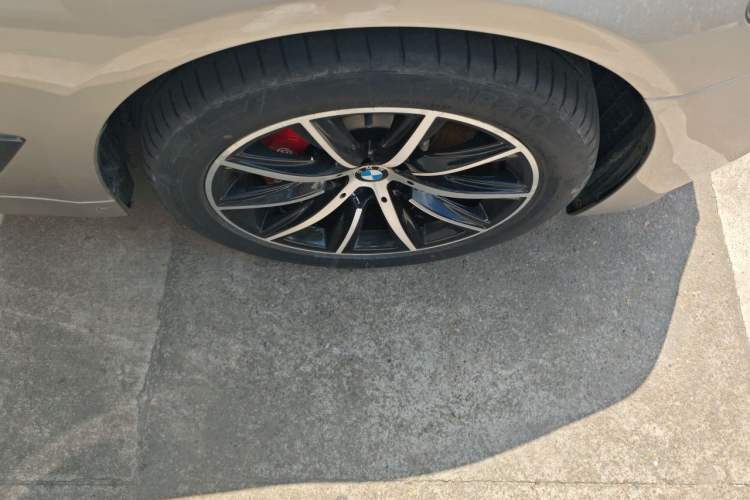 Used BMW 5 Series 2018 528Li Launch Special Edition Right Front Wheel Hub