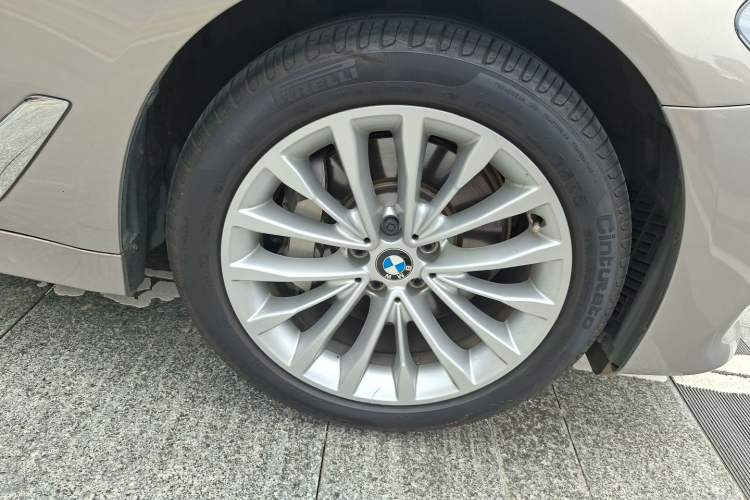 Used BMW 5 Series 2018 530Li Leading Edition Luxury Package Right Front Wheel Hub
