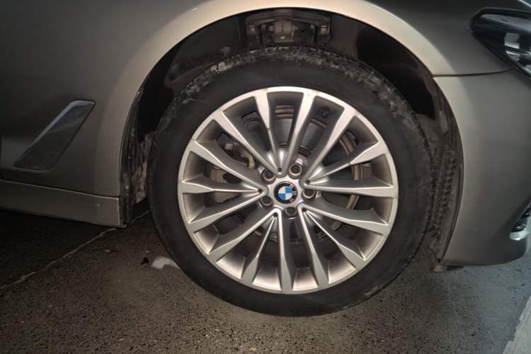 Used BMW 5 Series 2018 525Li Luxury Package Right Front Wheel Hub