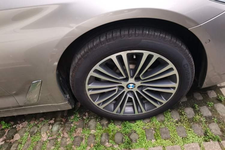 Used BMW 5 Series 2018 Facelifted 530Li Luxury Edition Premium Package Right Front Wheel Hub