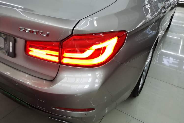 Used BMW 5 Series 2018 530Li Leading Edition Luxury Package Right Rear Taillight