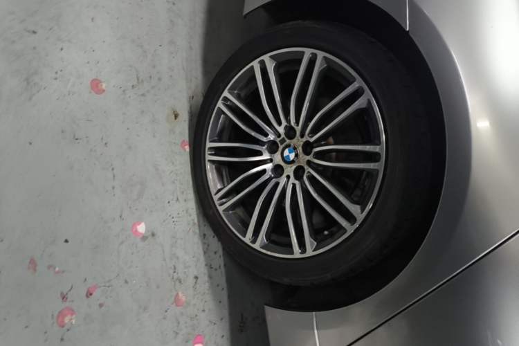 Used BMW 5 Series 2018 530Li Leading Model M Sport Package Right Rear Wheel Hub