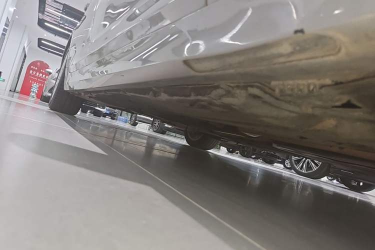 Used BMW 5 Series 2018 530Li Leading Edition Luxury Package Right Side Sill