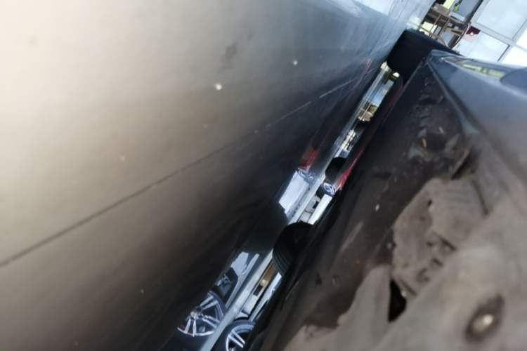 Used BMW 5 Series 2018 530Li Leading Edition Luxury Package Right Side Sill