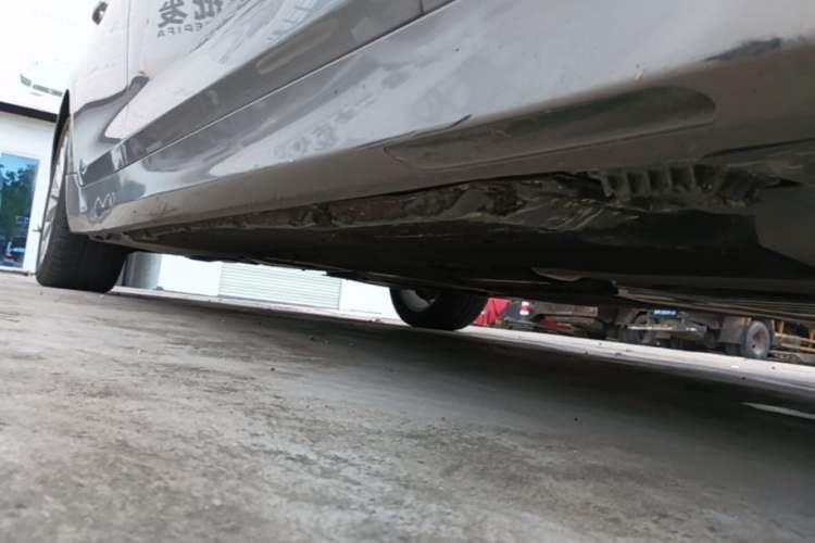 Used BMW 5 Series 2018 530Li Leading Edition Luxury Package Right Side Sill