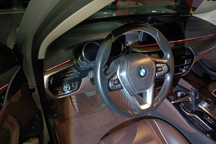 Used BMW 5 Series 2018 Revised Version 530Li Leading Edition Luxury Package Steering Wheel