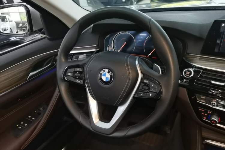 Used BMW 5 Series 2018 530Li Leading Edition Luxury Package Steering Wheel