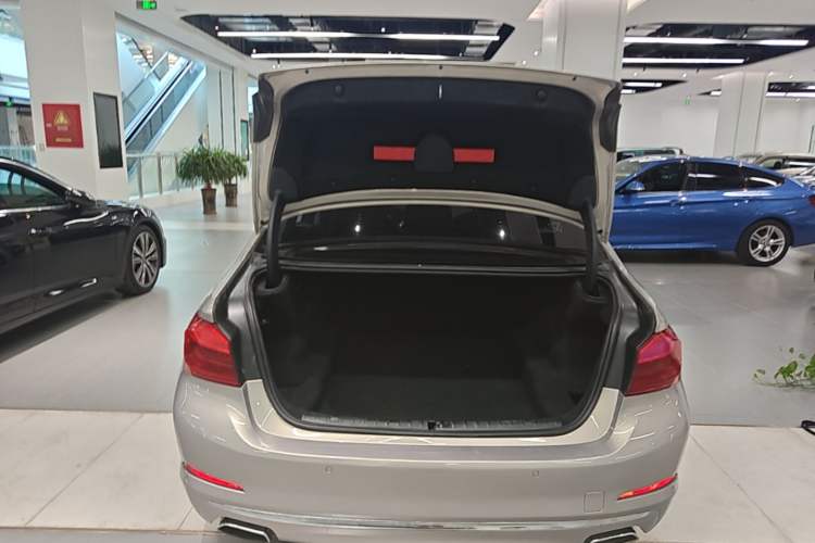 Used BMW 5 Series 2018 530Li Leading Edition Luxury Package Trunk