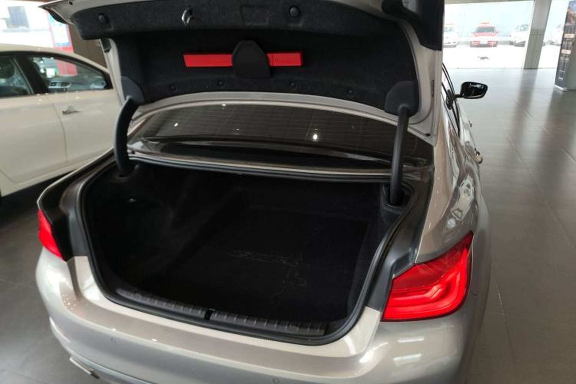 Used BMW 5 Series 2018 530Li Leading Edition Luxury Package Trunk