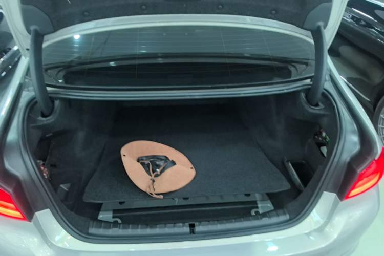 Used BMW 5 Series 2018 528Li Launch Special Edition Trunk