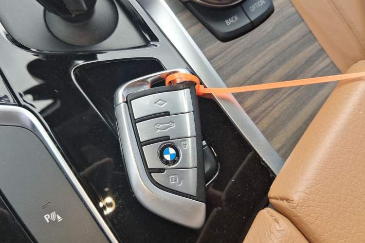Used BMW 5 Series 2018 530Li Leading Edition Luxury Package Vehicle Key