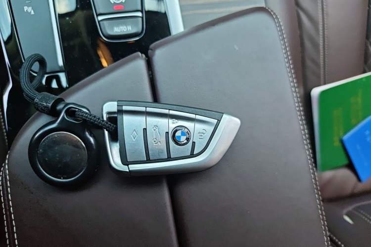 Used BMW 5 Series 2018 530Li xDrive Luxury Package Vehicle Key