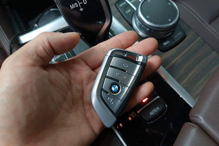 Used BMW 5 Series 2018 530Li Leading Edition Luxury Package Vehicle Key