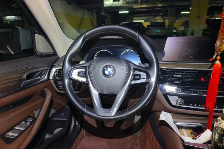 Used BMW 5 Series 2018 530Li Leading Edition Luxury Package Steering Wheel