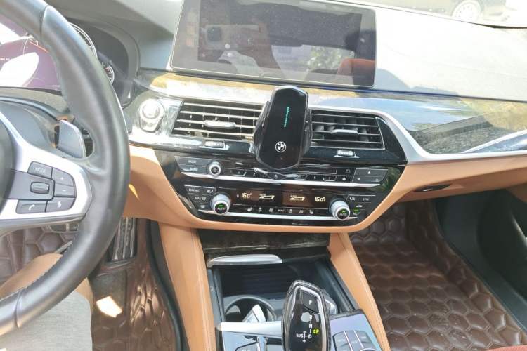 Used BMW 5 Series 2018 530Li Leading Model M Sport Package Audio And AC Panel