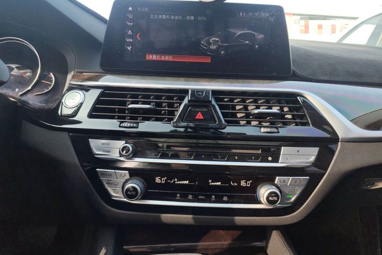 Used BMW 5 Series 2018 525Li Luxury Package Audio And AC Panel