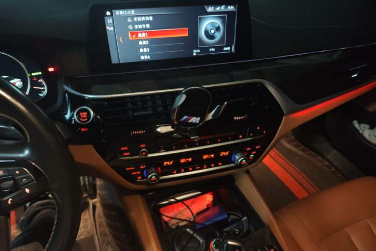 Used BMW 5 Series 2018 530Li Leading Model M Sport Package Audio And AC Panel