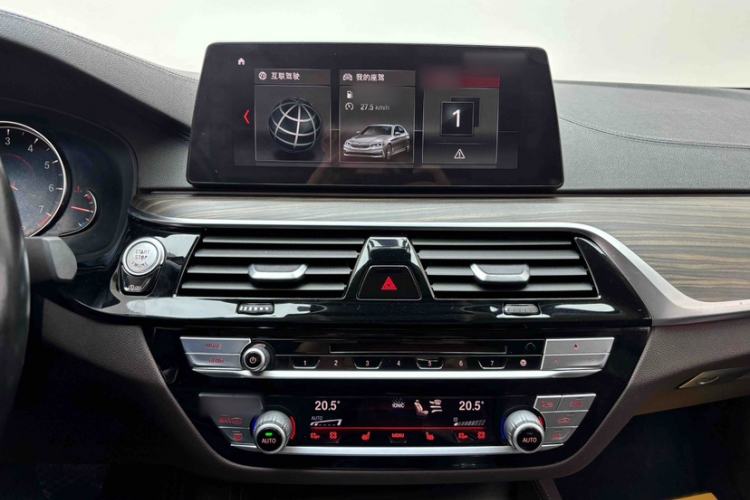 Used BMW 5 Series 2018 Facelifted 530Li Luxury Edition Premium Package Audio And AC Panel