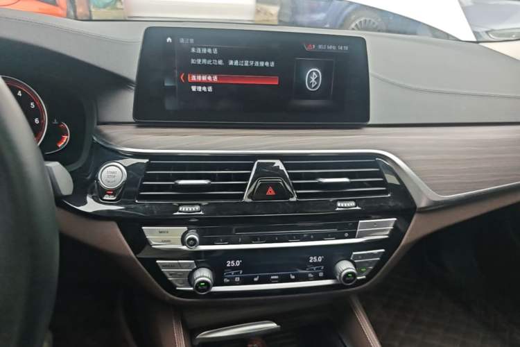 Used BMW 5 Series 2018 Facelifted 530Li Luxury Edition Premium Package Audio And AC Panel