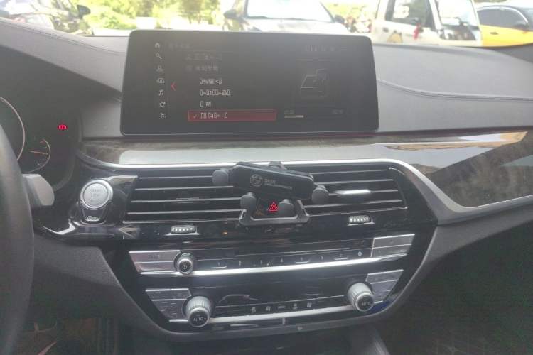 Used BMW 5 Series 2018 525Li M Sport Package Audio And AC Panel