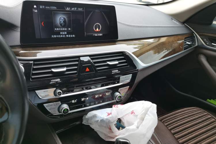 Used BMW 5 Series 2018 525Li Luxury Package Audio And AC Panel