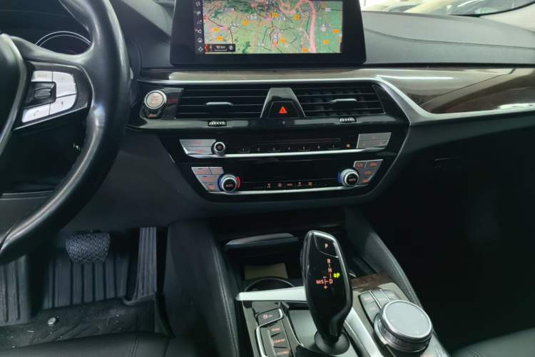 Used BMW 5 Series 2018 525Li Luxury Package Audio And AC Panel