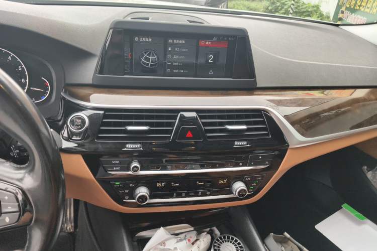 Used BMW 5 Series 2018 528Li Launch Special Edition Audio And AC Panel