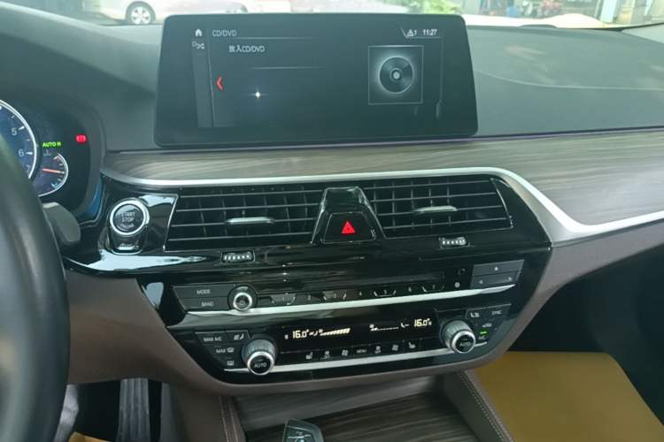 Used BMW 5 Series 2018 530Li Leading Edition Luxury Package Audio And AC Panel