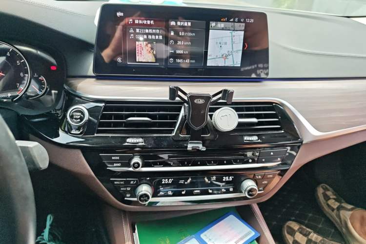 Used BMW 5 Series 2018 530Li Leading Edition Luxury Package Audio And AC Panel