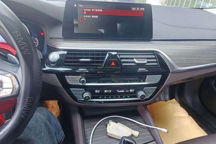 Used BMW 5 Series 2018 Revised Version 530Li Leading Edition Luxury Package Audio And AC Panel