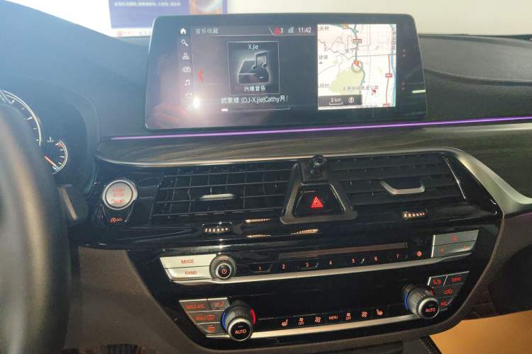 Used BMW 5 Series 2018 Revised Version 530Li Leading Edition Luxury Package Audio And AC Panel