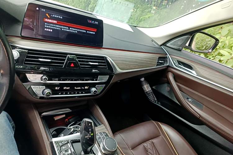 Used BMW 5 Series 2018 Revised Version 530Li Leading Edition Luxury Package Audio And AC Panel