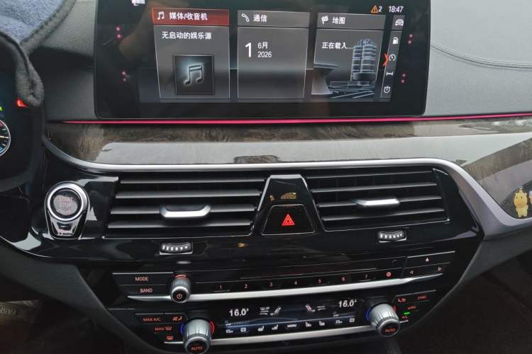 Used BMW 5 Series 2018 530Li Luxury Edition M Sport Package Audio And AC Panel