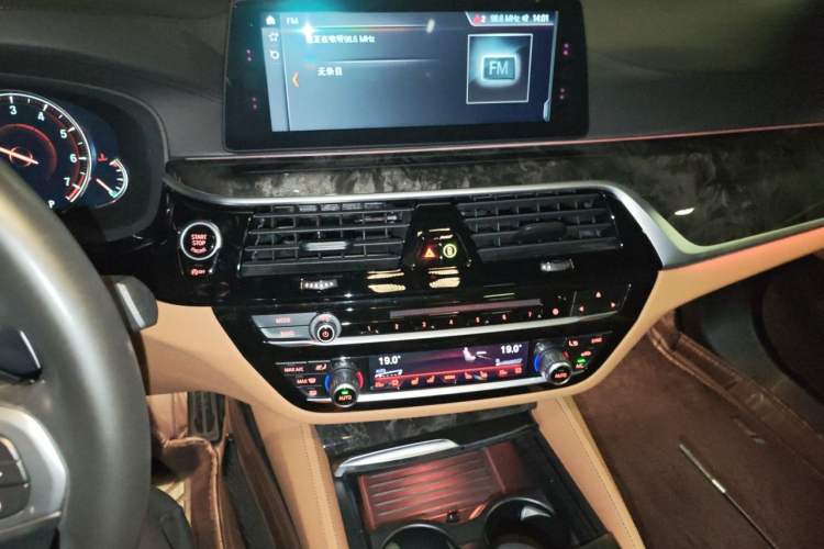 Used BMW 5 Series 2018 Restyled 530Li Luxury Edition M Sport Package Audio And AC Panel
