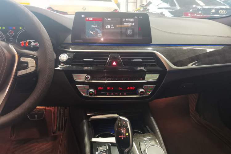 Used BMW 5 Series 2018 525Li M Sport Package Audio And AC Panel