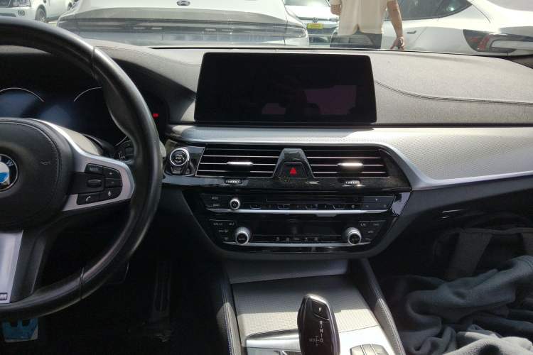 Used BMW 5 Series 2018 525i M Sport Package Audio And AC Panel