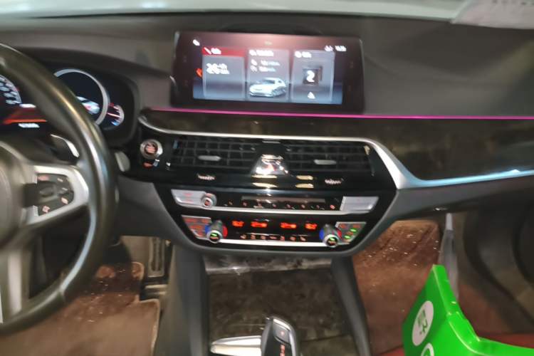Used BMW 5 Series 2018 Restyled 530Li Leading Edition M Sport Package Audio And AC Panel