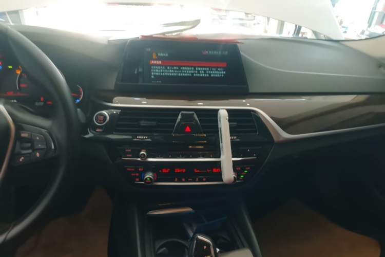 Used BMW 5 Series 2018 528Li Launch Special Edition Audio And AC Panel