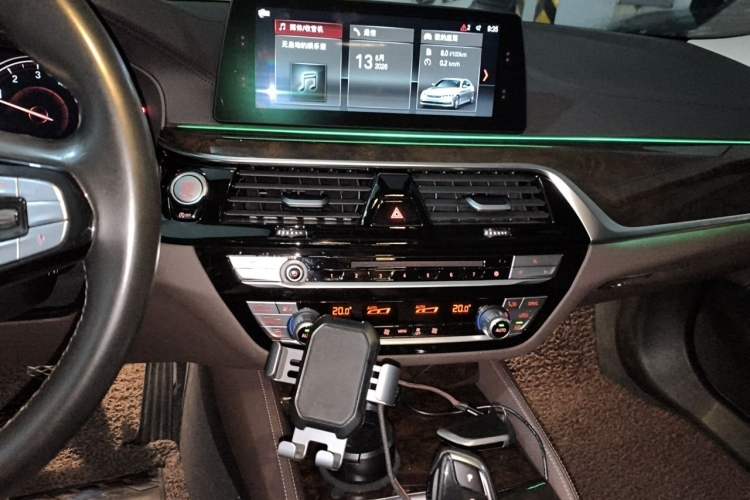 Used BMW 5 Series 2018 525Li Luxury Package Audio And AC Panel