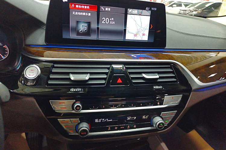Used BMW 5 Series 2018 525Li Luxury Package Audio And AC Panel