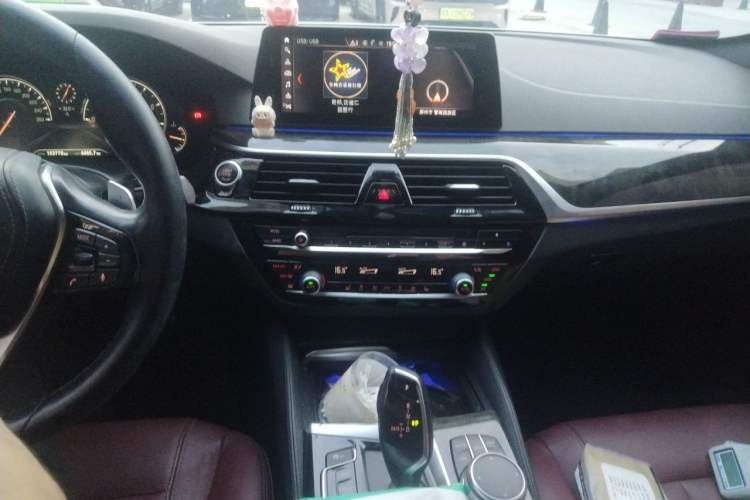 Used BMW 5 Series 2018 Restyled 530Li Leading Edition M Sport Package Audio And AC Panel
