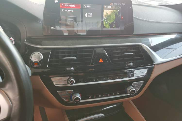 Used BMW 5 Series 2018 Facelifted 530Li xDrive M Sport Package Audio And AC Panel