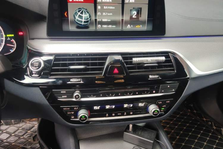 Used BMW 5 Series 2018 525Li M Sport Package Audio And AC Panel