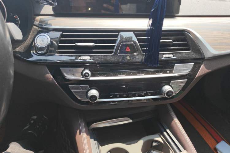 Used BMW 5 Series 2018 Facelifted 530Li xDrive Luxury Package Audio And AC Panel
