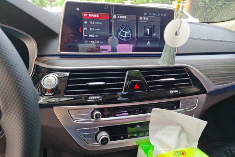 Used BMW 5 Series 2018 530Li Leading Edition Luxury Package Audio And AC Panel