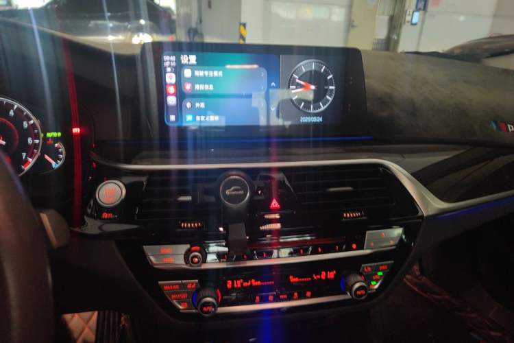 Used BMW 5 Series 2018 525Li Luxury Package Audio And AC Panel