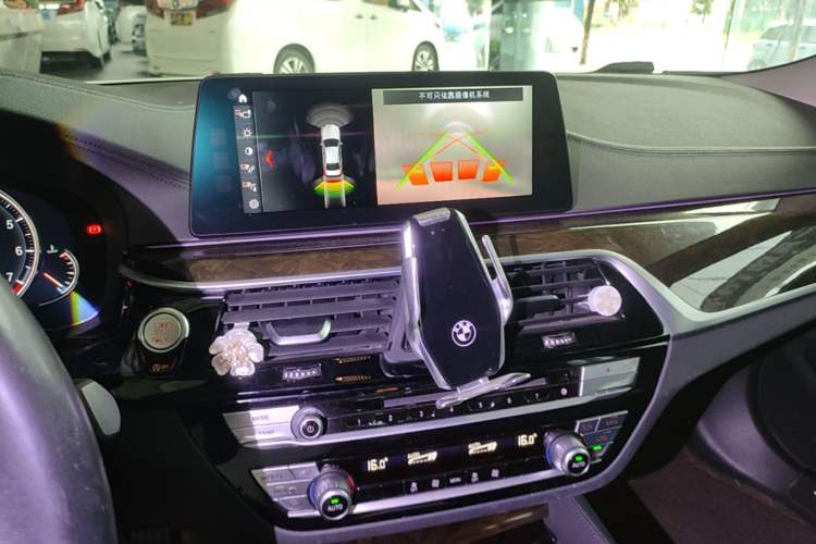Used BMW 5 Series 2018 525Li Luxury Package Audio And AC Panel